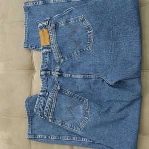 Wrangler Rugged Wear Medium Wash Straight Leg Jeans